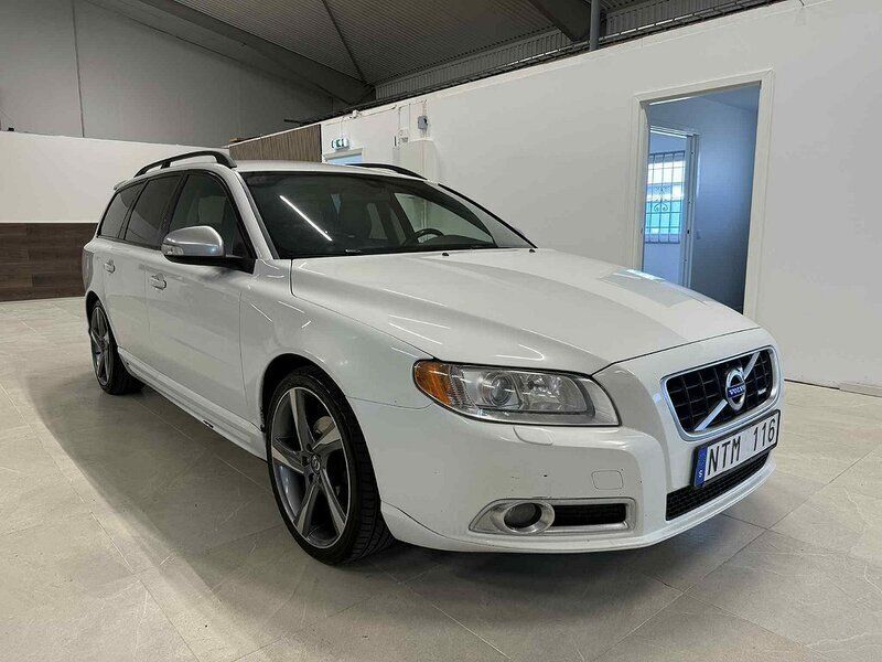 Vit Begagnad 2011 Volvo V70 R-Design Kombi | 69 500 kr (Marknadspris) - Bild 1/4