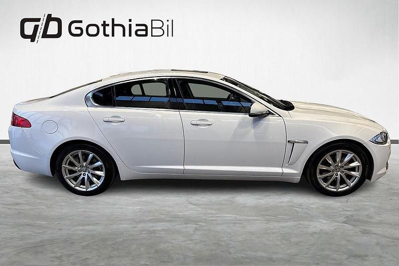 Begagnad Jaguar XF S 241 HK (177 kW) 2012 Vit Sedan