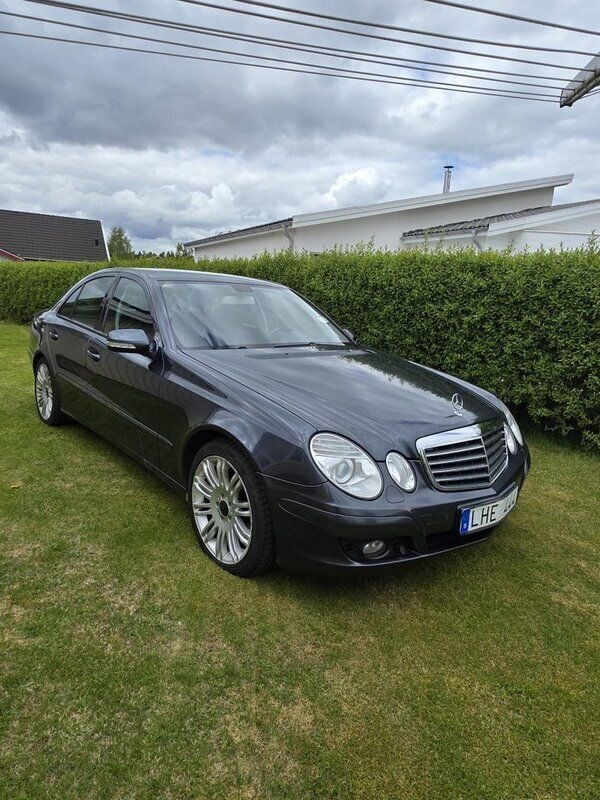 Grå Begagnad 2008 Mercedes E220 Classic Sedan | 73 000 kr (Lite dyr) - Bild 1/4