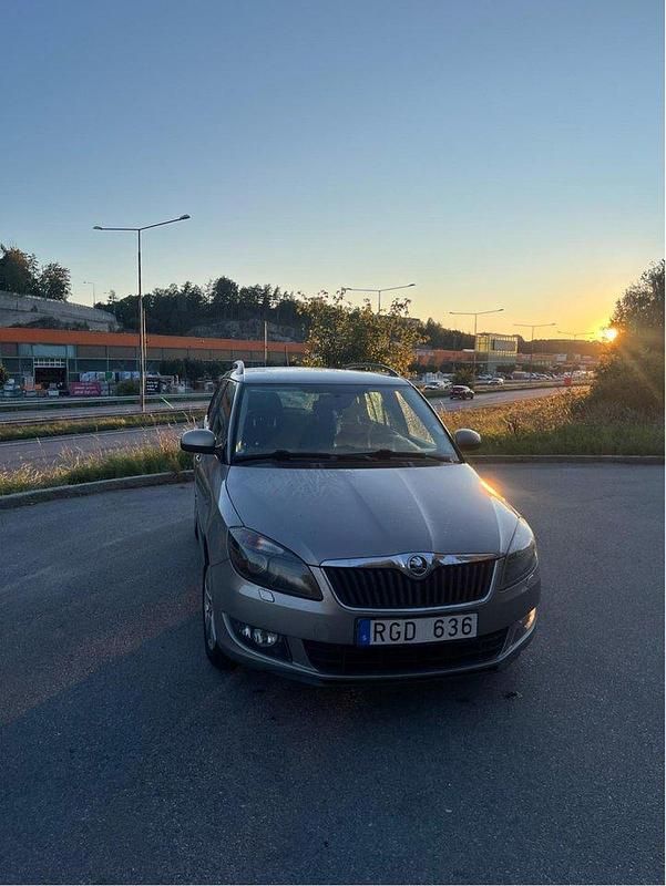 Brun Begagnad 2014 Skoda Fabia Ambiente Kombi | 40 000 kr (Marknadspris) - Bild 1/4