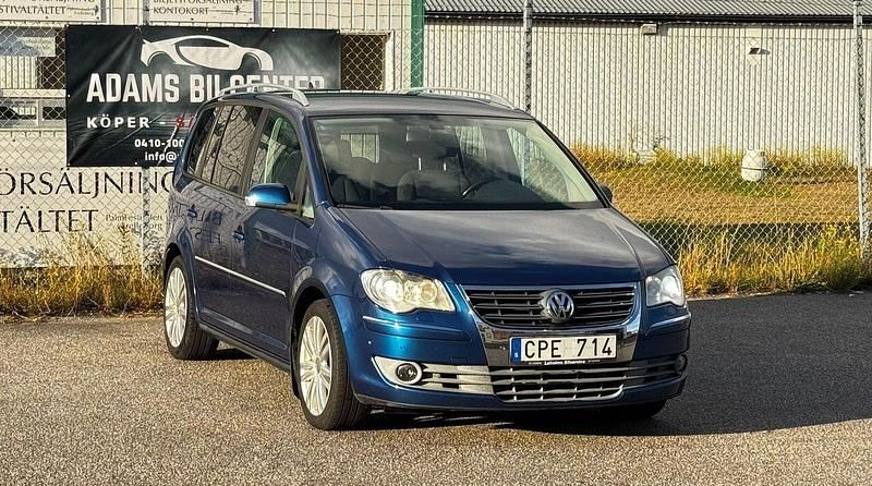 Blå Begagnad 2007 VW Touran Highline Minibuss | 39 800 kr - Bild 1/4