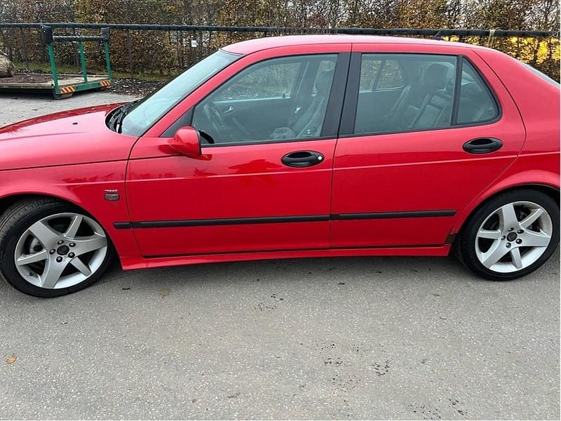 Röd Begagnad 2003 Saab 9-5 Vector Sedan | 24 000 kr (Bra pris) - Bild 1/4