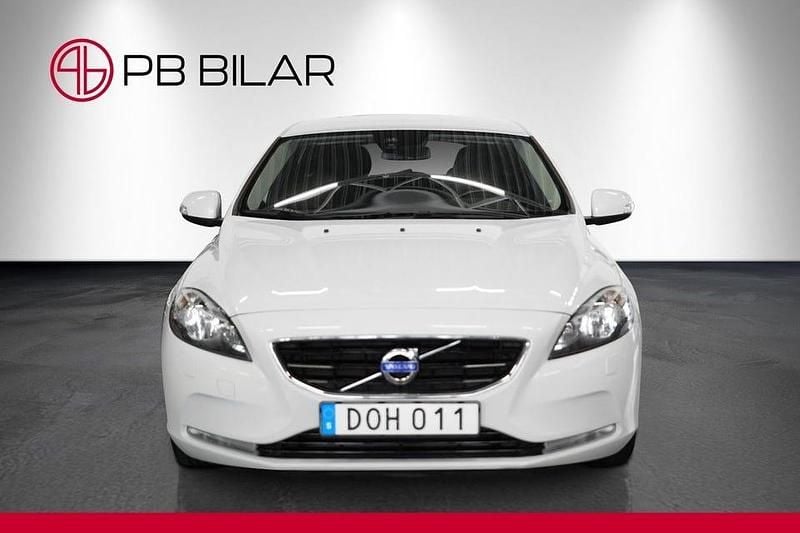 Begagnad Volvo V40 116 HK (85 kW) 2014 Vit Halvkombi