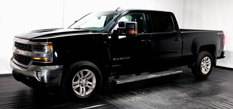 Svart Begagnad 2018 Chevrolet Silverado Pickup | 636 250 kr - Bild 1/4
