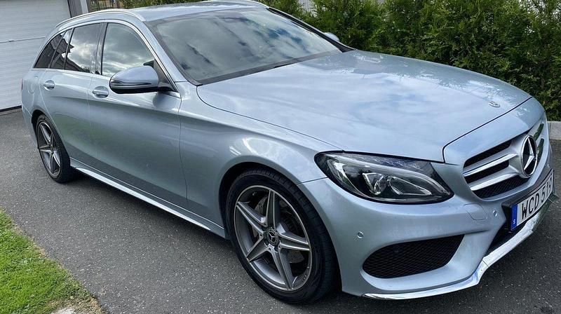 Silver Begagnad 2018 Mercedes C220 AMG line Kombi | 235 000 kr (Marknadspris) - Bild 1/4