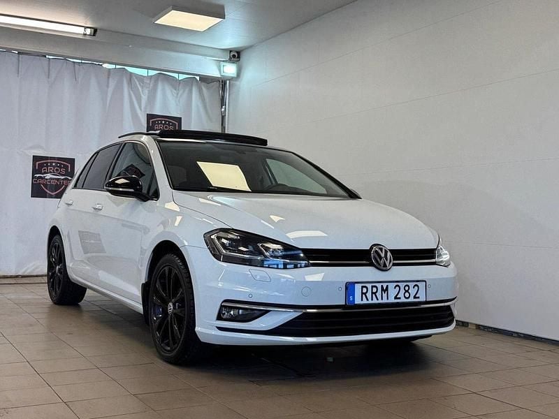 Vit Begagnad 2018 VW Golf VII Halvkombi | 164 897 kr (Lite dyr) - Bild 1/4