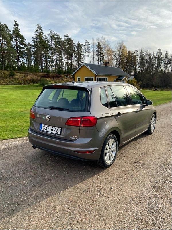 Grå Begagnad 2015 VW Golf VII Halvkombi | 119 000 kr (Bra pris) - Bild 1/4