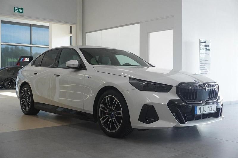 Begagnad BMW i5 M Sport 289 kW (394 HK) 2023 Vit Sedan
