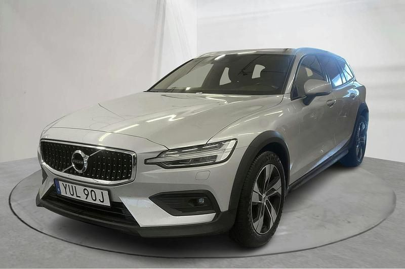 Vit Begagnad 2020 Volvo V60 CC Kombi | 259 000 kr (Dyr) - Bild 1/4