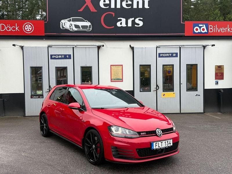 Röd Begagnad 2014 VW Golf VII GTI Halvkombi | 179 700 kr (Marknadspris) - Bild 1/4