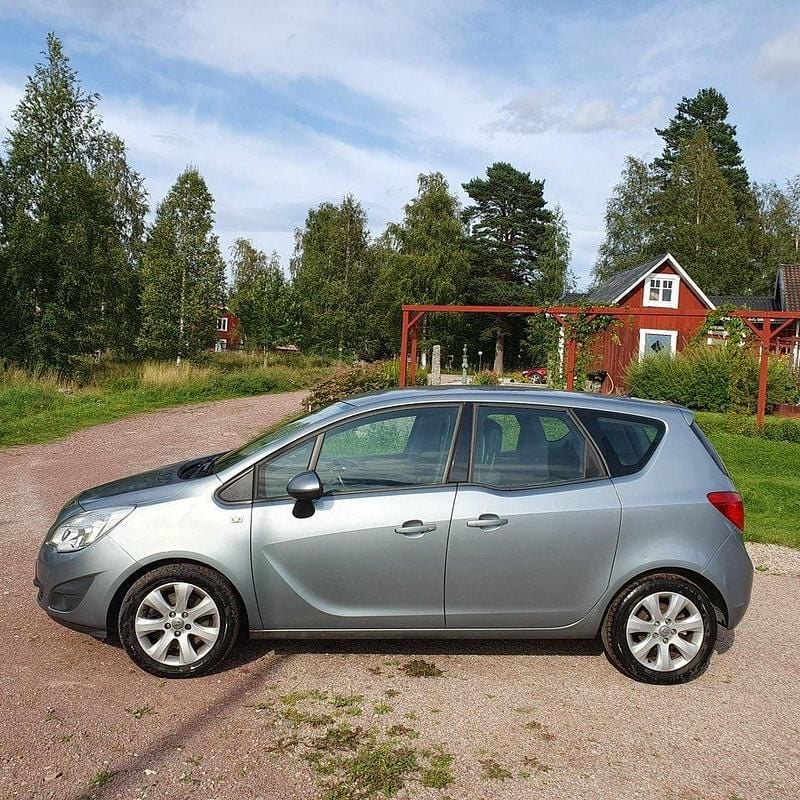 Grå Begagnad 2011 Opel Meriva Enjoy Minibuss | 49 000 kr (Marknadspris) - Bild 1/2