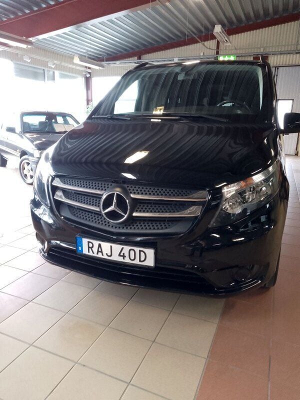 Svart Begagnad 2019 Mercedes Vito Minibuss | 289 000 kr (Bra pris) - Bild 1/4