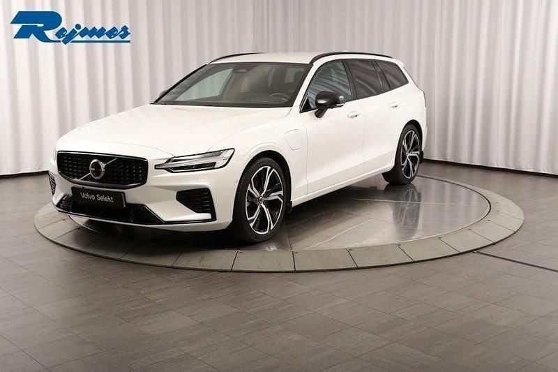 Vit Begagnad 2024 Volvo V60 Plus Kombi | 479 900 kr (Lite dyr) - Bild 1/4