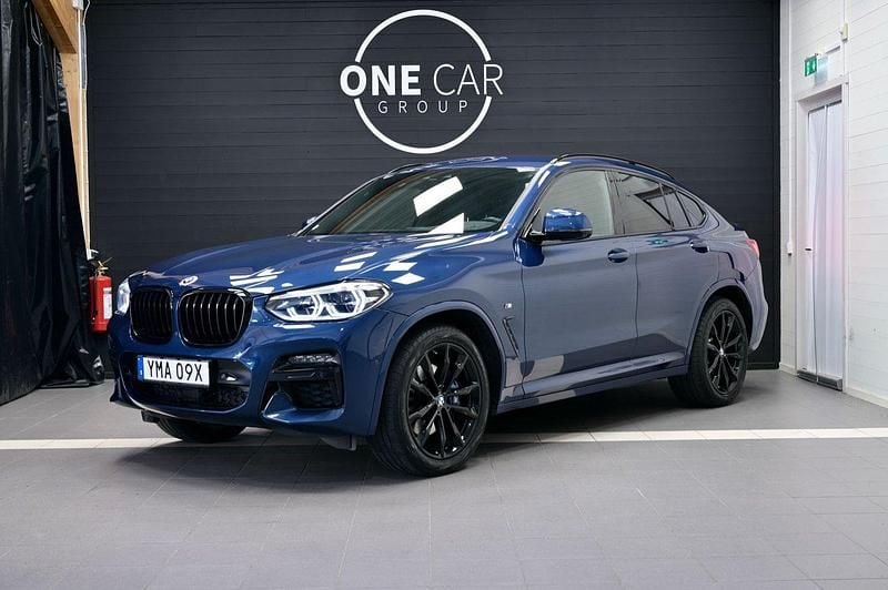 Blå Begagnad 2021 BMW X4 M Sport SUV | 598 900 kr (Marknadspris) - Bild 1/4