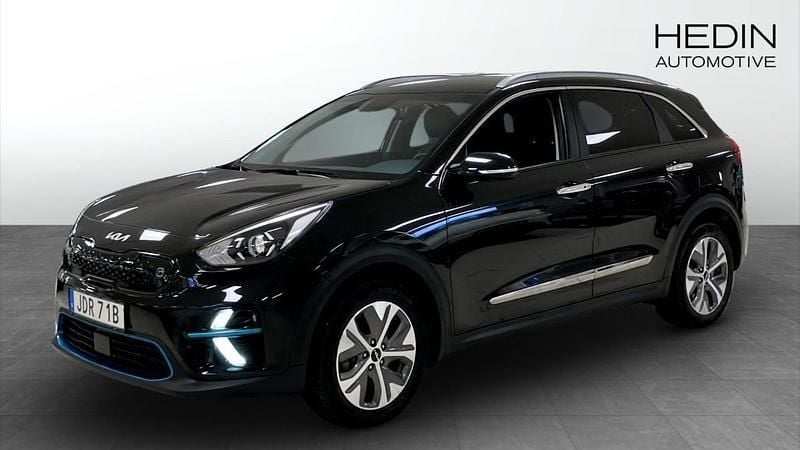 Svart (black) Begagnad 2021 Kia e-Niro Advance SUV | 269 900 kr (Marknadspris) - Bild 1/4