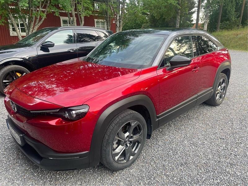 Röd Begagnad 2020 Mazda MX30 SUV | 159 000 kr (Lite dyr) - Bild 1/4