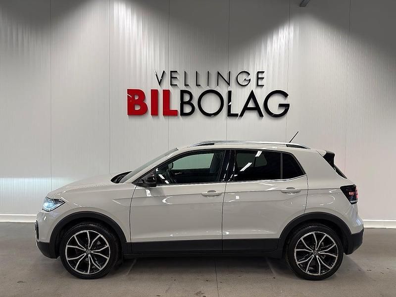 Grå Begagnad 2023 VW T-Cross GT SUV | 229 500 kr (Marknadspris) - Bild 1/4