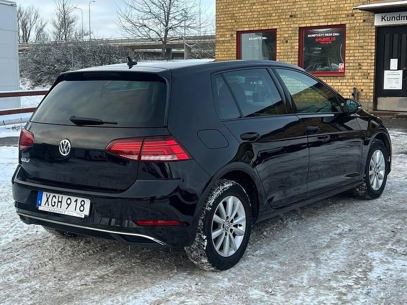 Begagnad VW Golf VII 116 HK (85 kW) 2018 Svart Halvkombi