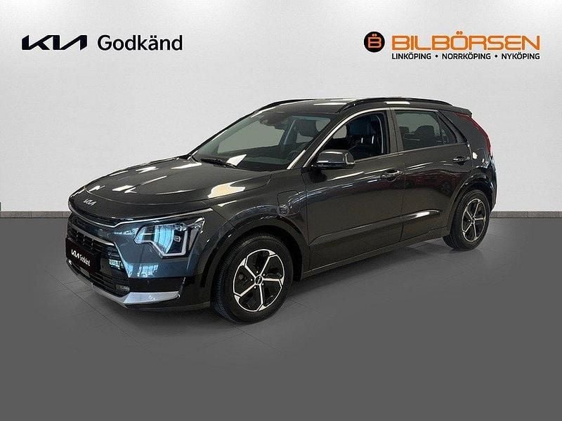 Grå Begagnad 2022 Kia Niro SUV | 309 900 kr (Dyr) - Bild 1/4