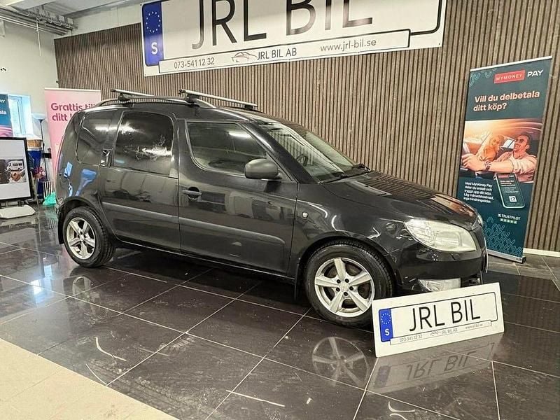 Begagnad Skoda Roomster 90 HK (66 kW) 2013 Svart Minibuss