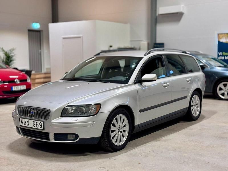 Ljusgrå (grå) Begagnad 2005 Volvo V50 Kombi | 29 900 kr - Bild 1/4