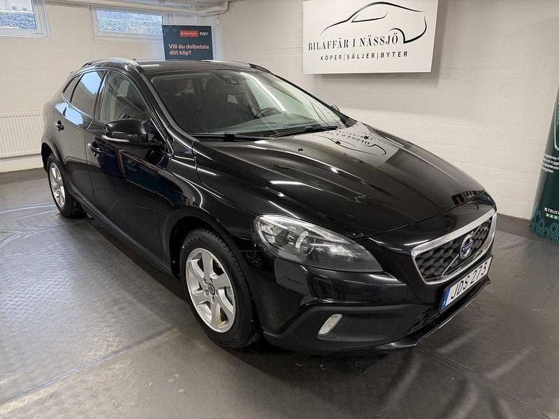 Svart Begagnad 2015 Volvo V40 CC Momentum Kombi | 99 900 kr (Bra pris) - Bild 1/4