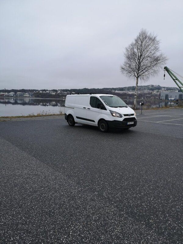 Vit Begagnad 2014 Ford Transit Custom | 65 000 kr (Marknadspris) - Bild 1/4