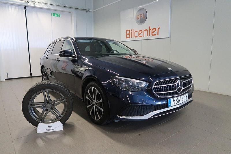 Mörkblå Begagnad 2021 Mercedes E300 Kombi | 387 900 kr (Marknadspris) - Bild 1/3