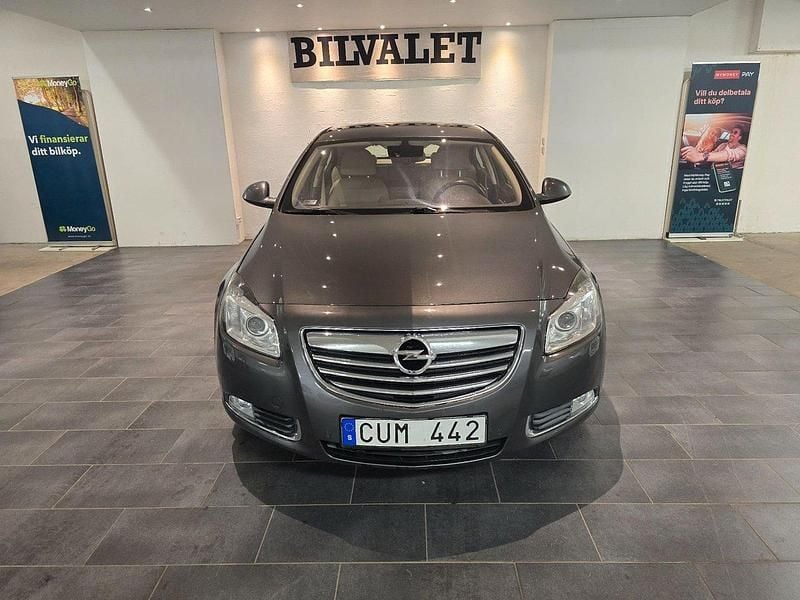 Grå Begagnad 2011 Opel Insignia Cosmo Halvkombi | 39 900 kr (Marknadspris) - Bild 1/4