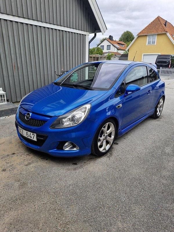 Blå Begagnad 2009 Opel Corsa OPC Halvkombi | 70 000 kr (Dyr) - Bild 1/4
