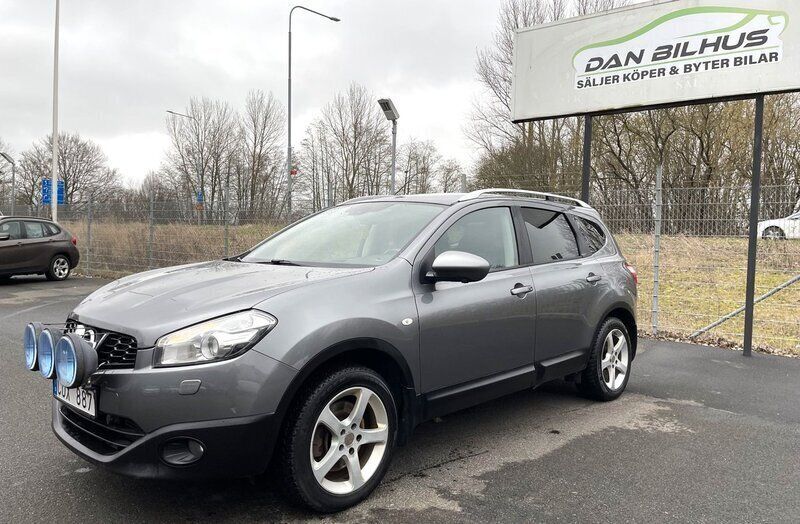 Grå Begagnad 2012 Nissan Qashqai +2 SUV | 89 900 kr (Lite dyr) - Bild 1/4