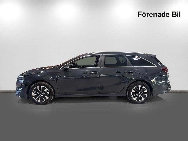 Begagnad Kia Ceed Sportswagon 141 HK (103 kW) 2022 Penta metal Kombi