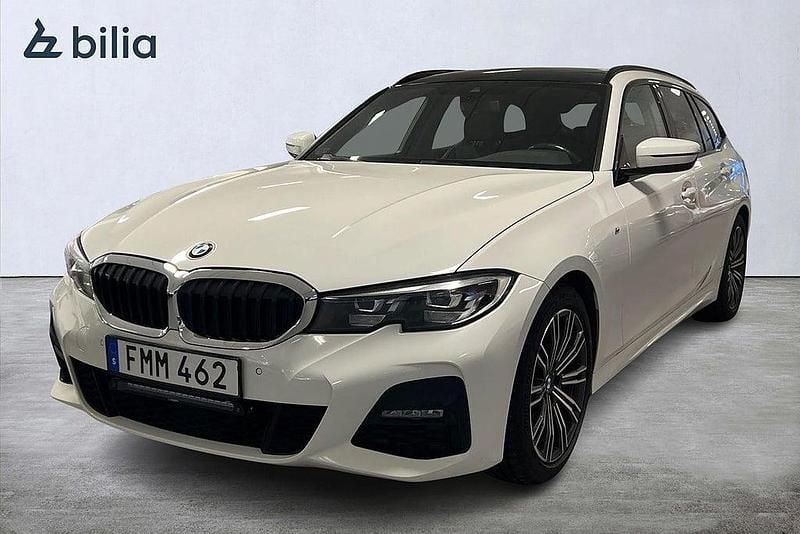 Vit Begagnad 2022 BMW 320 M Sport Kombi | 279 900 kr (Bra pris) - Bild 1/4