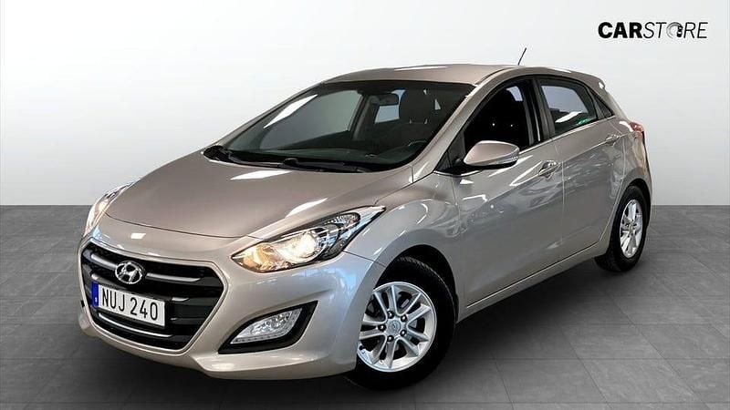 Begagnad Hyundai i30 Comfort 110 HK (80 kW) 2016 Brun Halvkombi