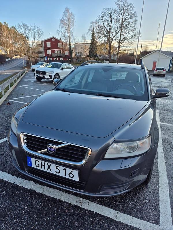 Begagnad 2008 Volvo V50 Kombi | 33 000 kr (Marknadspris) - Bild 1/4