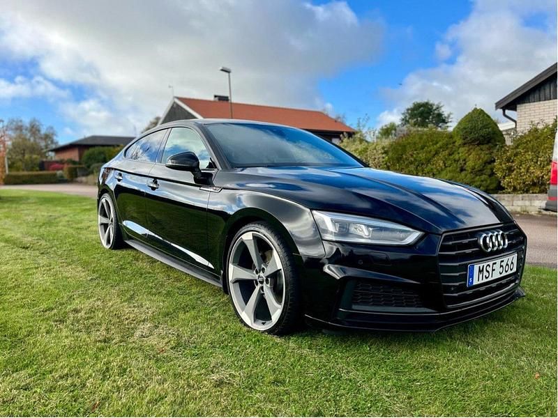 Svart Begagnad 2018 Audi A5 Sportback S-Line Halvkombi | 250 000 kr (Marknadspris) - Bild 1/4