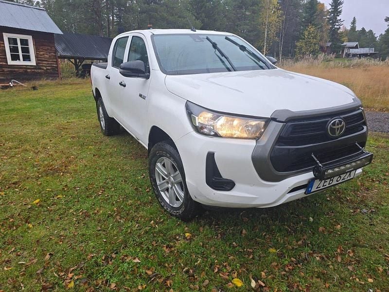 Vit Begagnad 2021 Toyota HiLux Pickup | 245 000 kr (Superpris) - Bild 1/4
