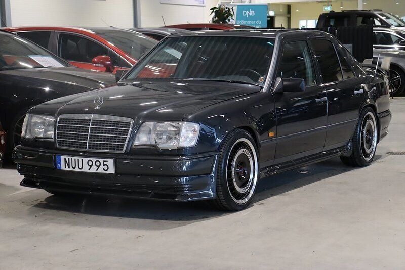 Begagnad 1988 Mercedes E300 Sedan | 129 900 kr - Bild 1/4