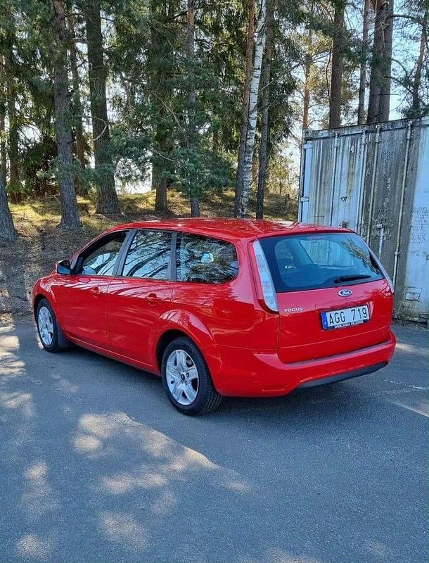 Röd Begagnad 2010 Ford Focus Platinum Kombi | 38 000 kr (Bra pris) - Bild 1/3