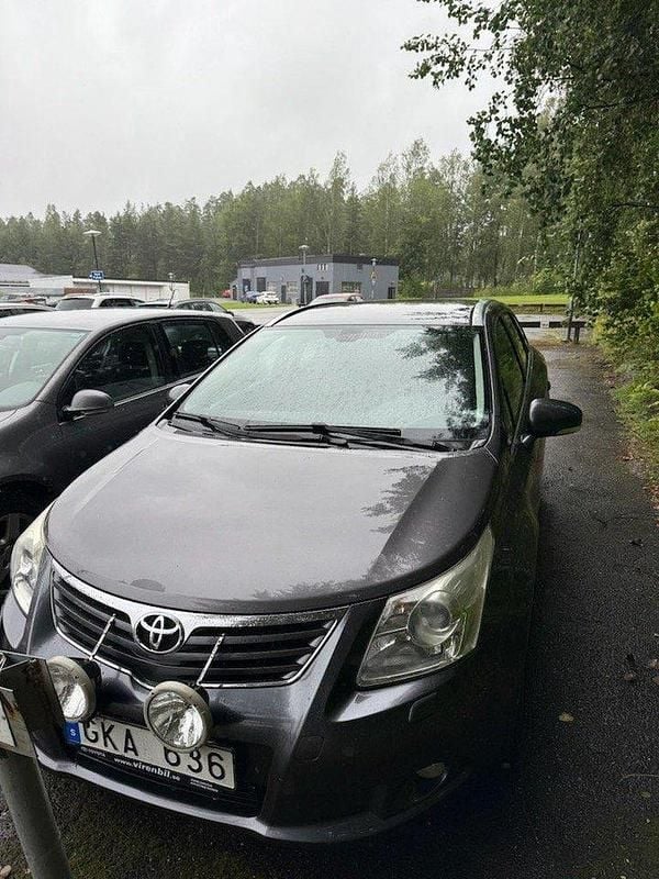 Grå Begagnad 2010 Toyota Avensis Kombi | 55 000 kr (Bra pris) - Bild 1/4