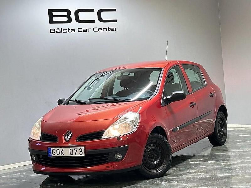 Begagnad Renault Clio II 75 HK (55 kW) 2007 Röd Halvkombi