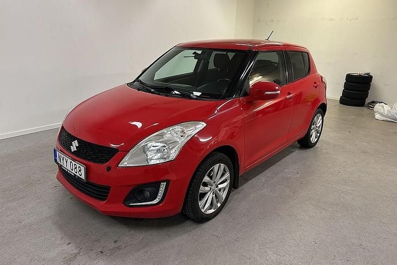 Röd Begagnad 2013 Suzuki Swift Halvkombi | 69 995 kr (Bra pris) - Bild 1/3