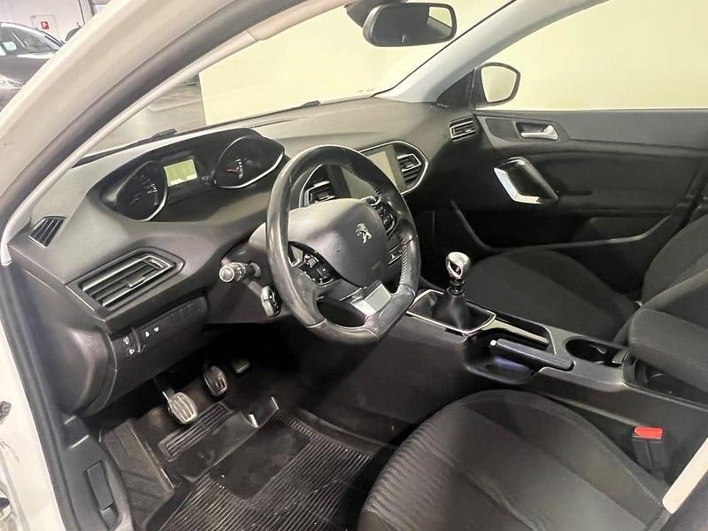 Begagnad Peugeot 308 Active 116 HK (85 kW) 2014 Vit Halvkombi