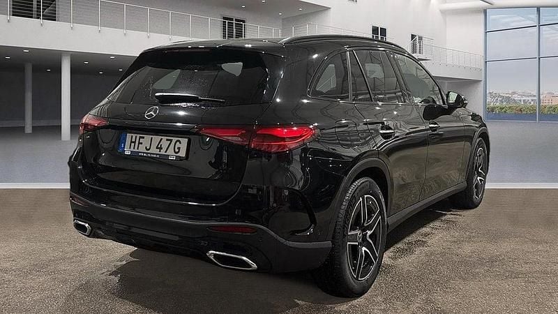 Begagnad Mercedes GLC300 AMG Line Premium 258 HK (189 kW) 2025 Svart SUV