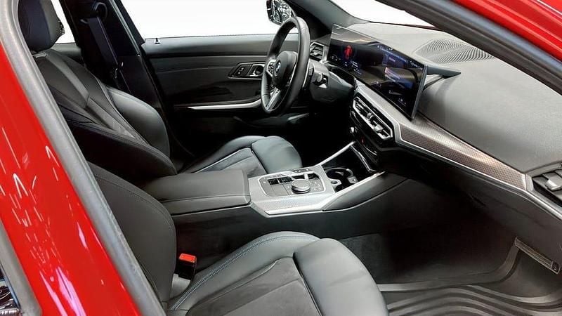 Begagnad BMW 330 Shadowline 292 HK (214 kW) 2023 Röd Kombi