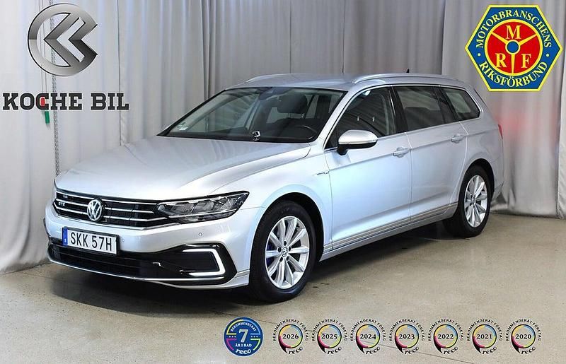 Silver Begagnad 2019 VW Passat GTE Kombi | 219 900 kr (Lite dyr) - Bild 1/4