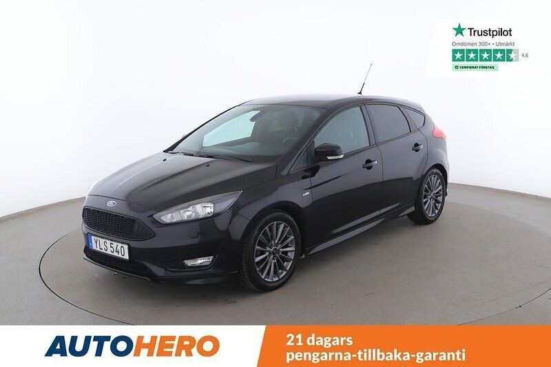 Svart Begagnad 2017 Ford Focus ST-Line Halvkombi | 109 000 kr (Marknadspris) - Bild 1/4
