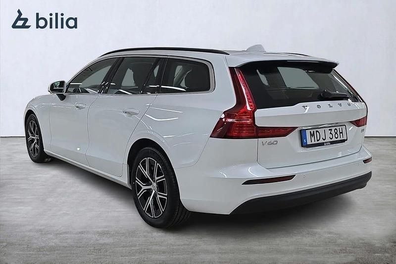 Begagnad Volvo V60 Core 200 HK (147 kW) 2024 Vit Kombi
