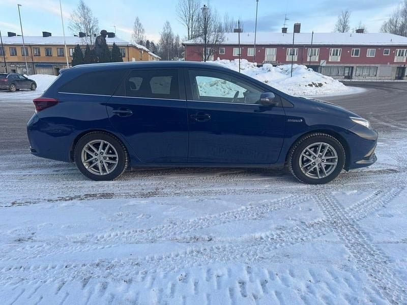Begagnad Toyota Auris Touring Sports Comfort 136 HK (100 kW) 2017 Blå Kombi