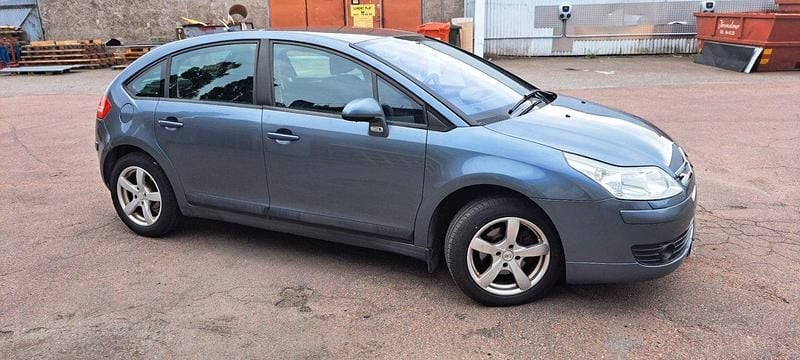 Silver Begagnad 2005 Citroën C4 Halvkombi | 16 500 kr (Marknadspris) - Bild 1/4